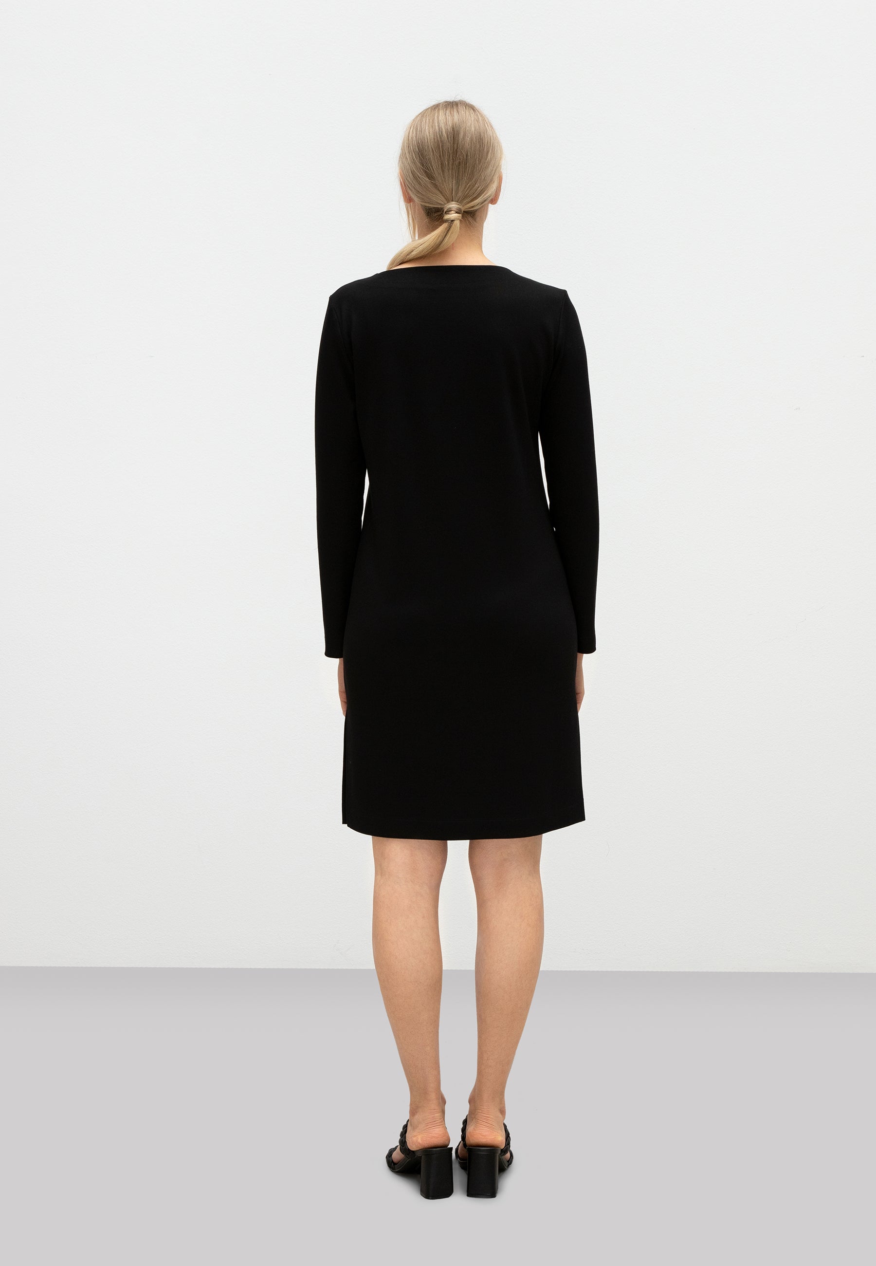 V-NECK LONG SLEEVE DRESS