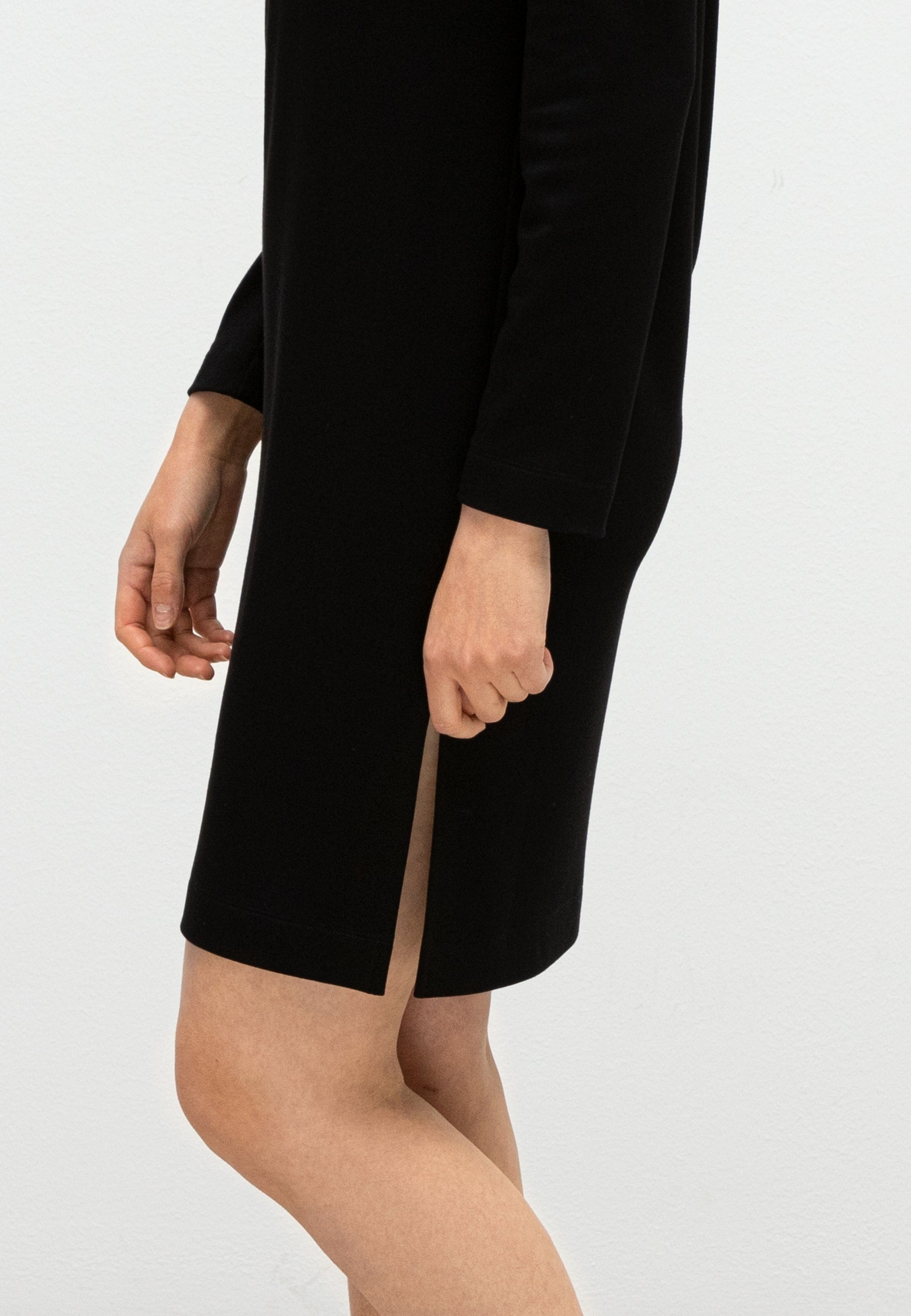 V-NECK LONG SLEEVE DRESS
