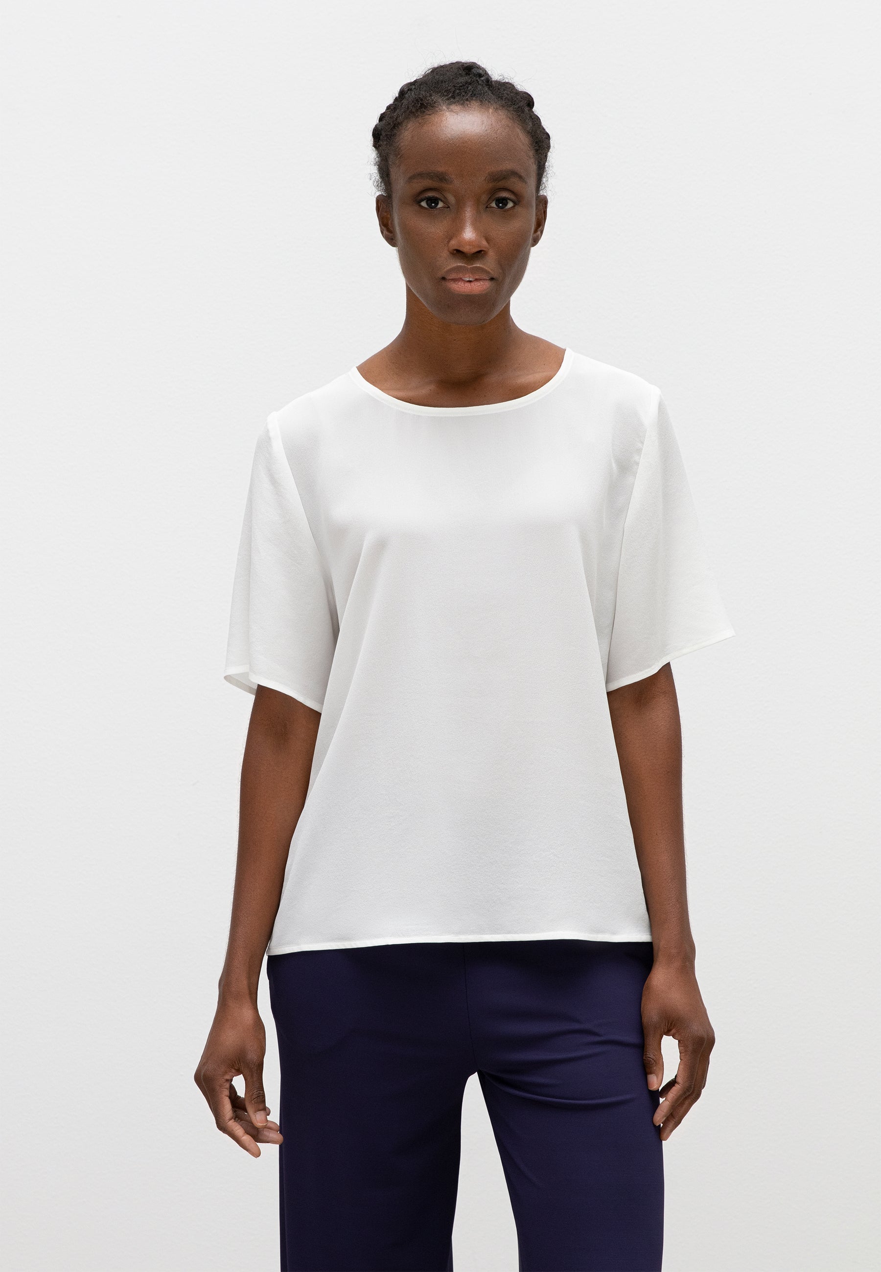 #color_creamy white