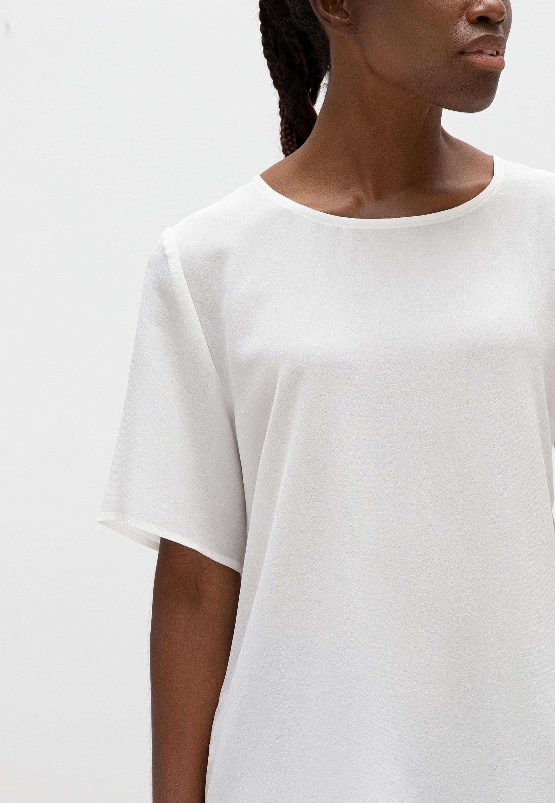 #color_creamy white