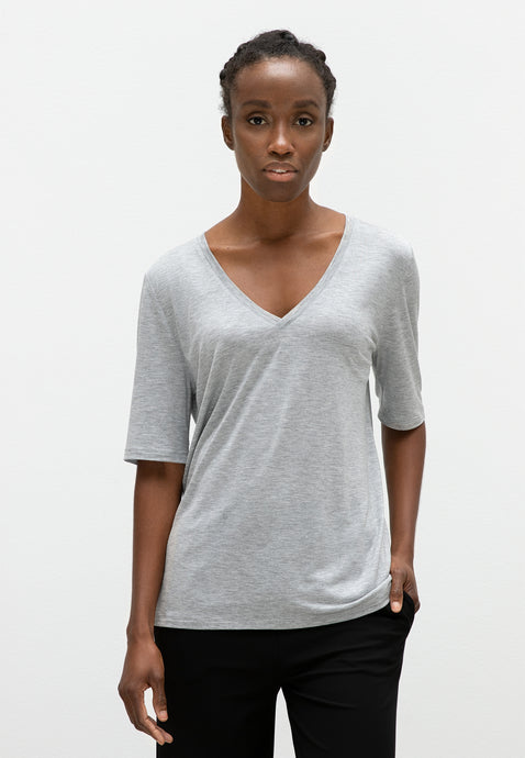 LIGHTWEIGHT V-NECK T-SHIRT