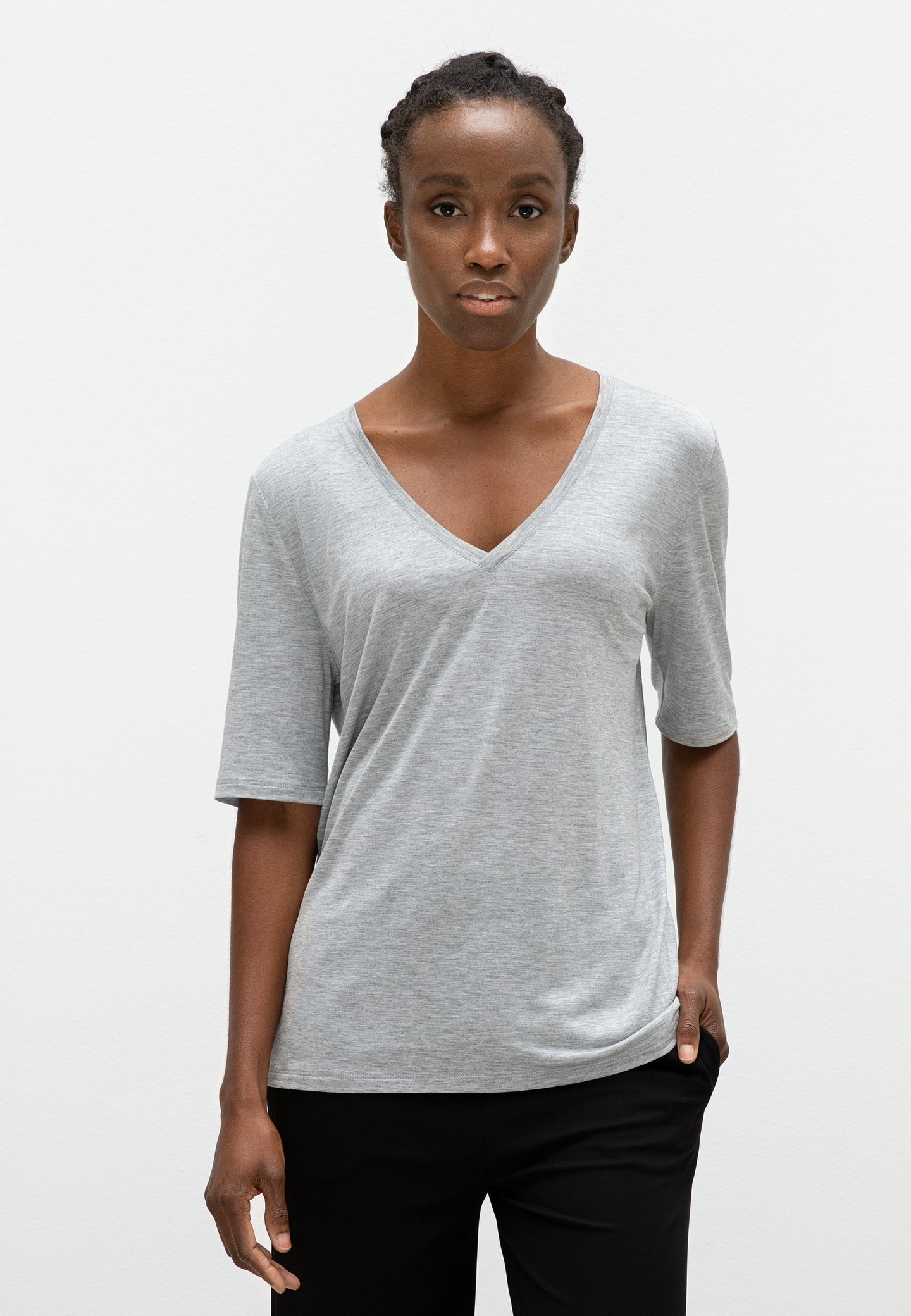LIGHTWEIGHT V-NECK T-SHIRT