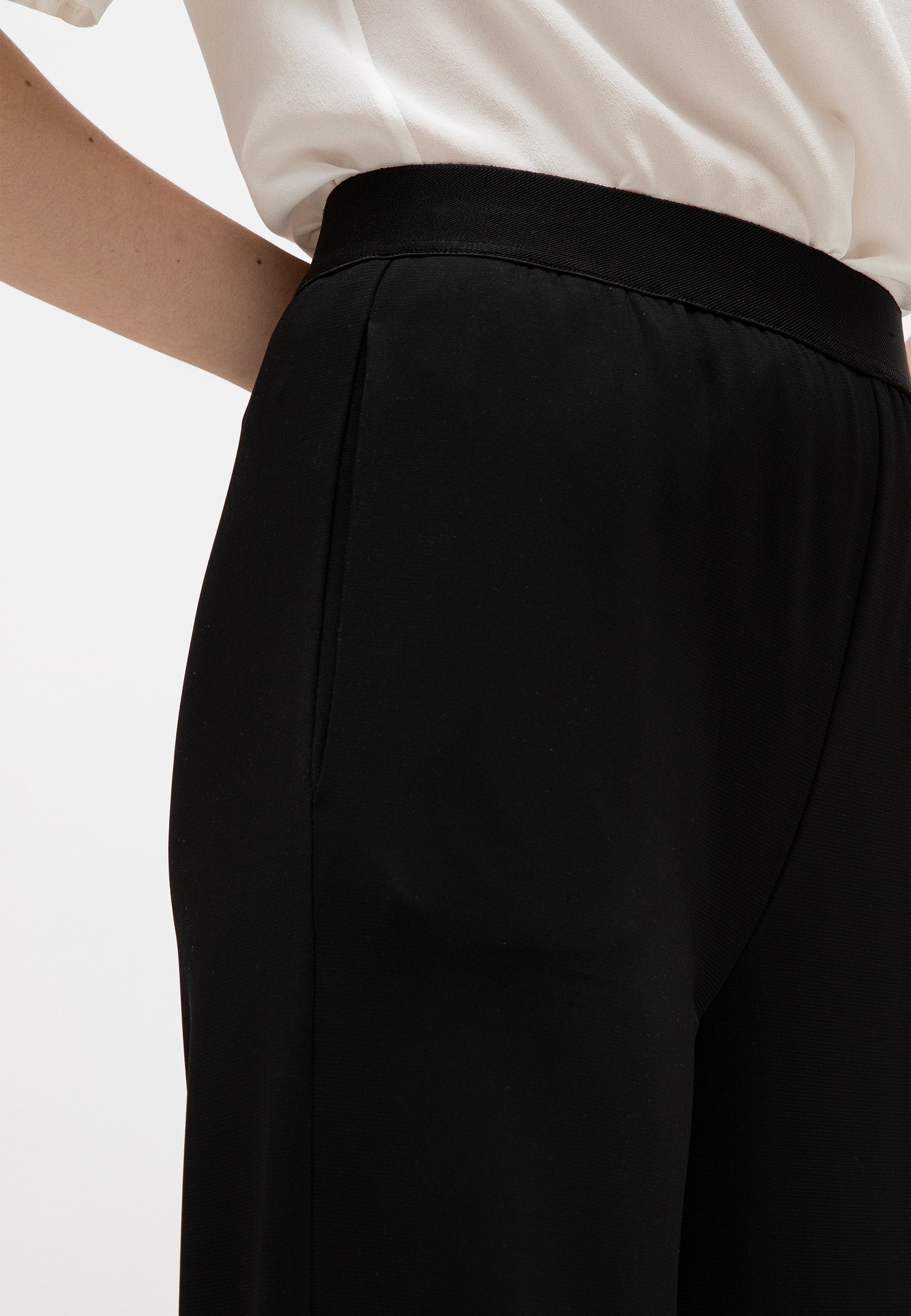 WIDE-LEG TROUSERS