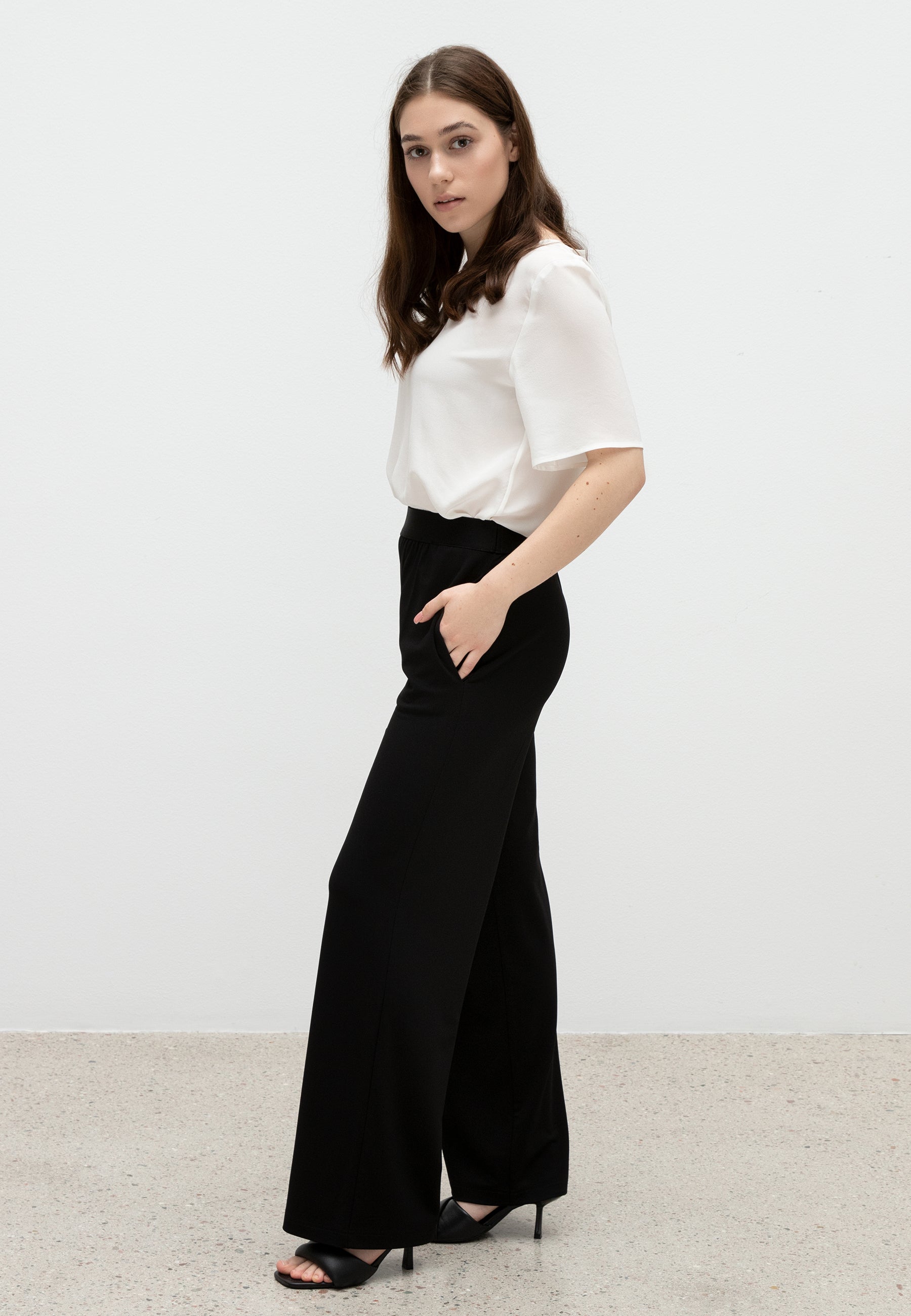 WIDE-LEG TROUSERS