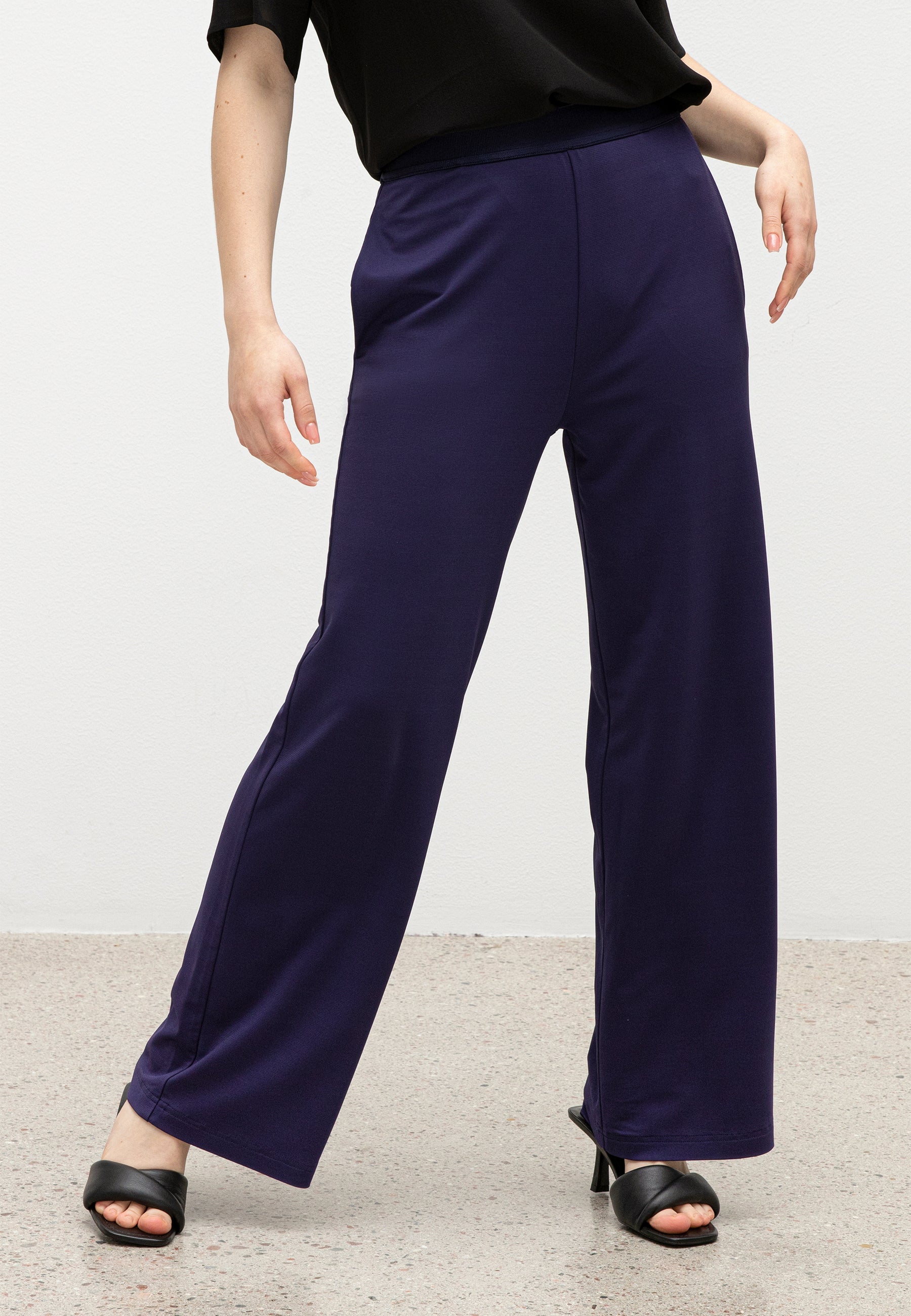 WIDE-LEG TROUSERS