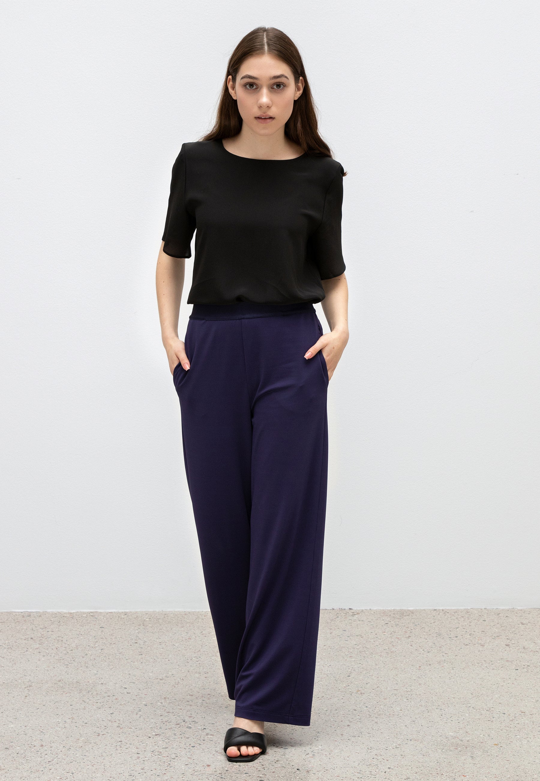 WIDE-LEG TROUSERS